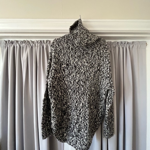Treasure & Bond | Black & White Turtleneck Sweater | Size L - Picture 4 of 6
